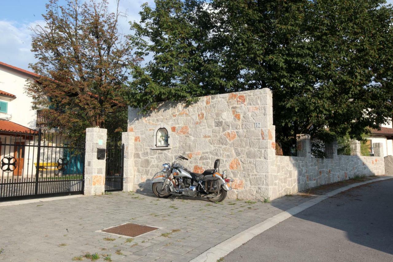 Vila Salamander Stanjel Exterior photo