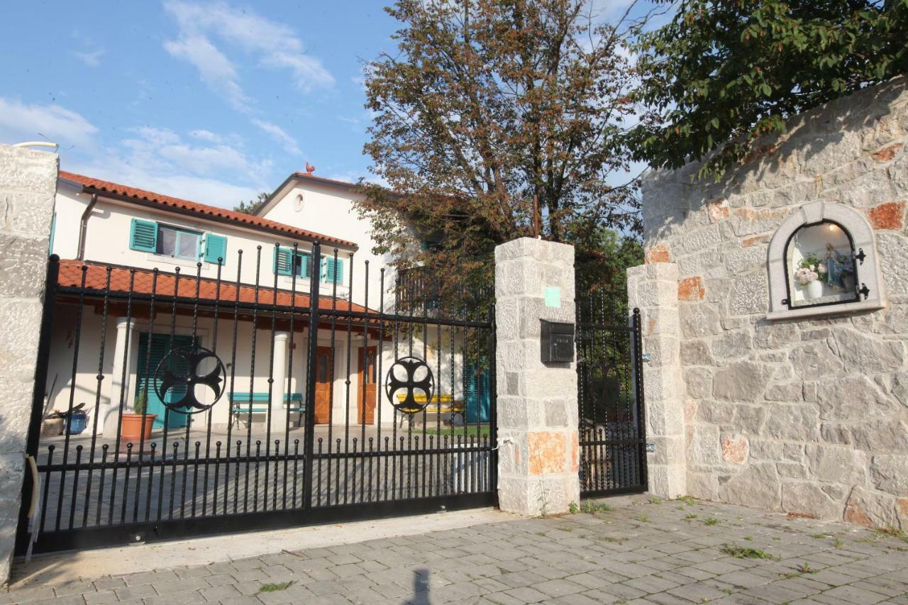 Vila Salamander Stanjel Exterior photo